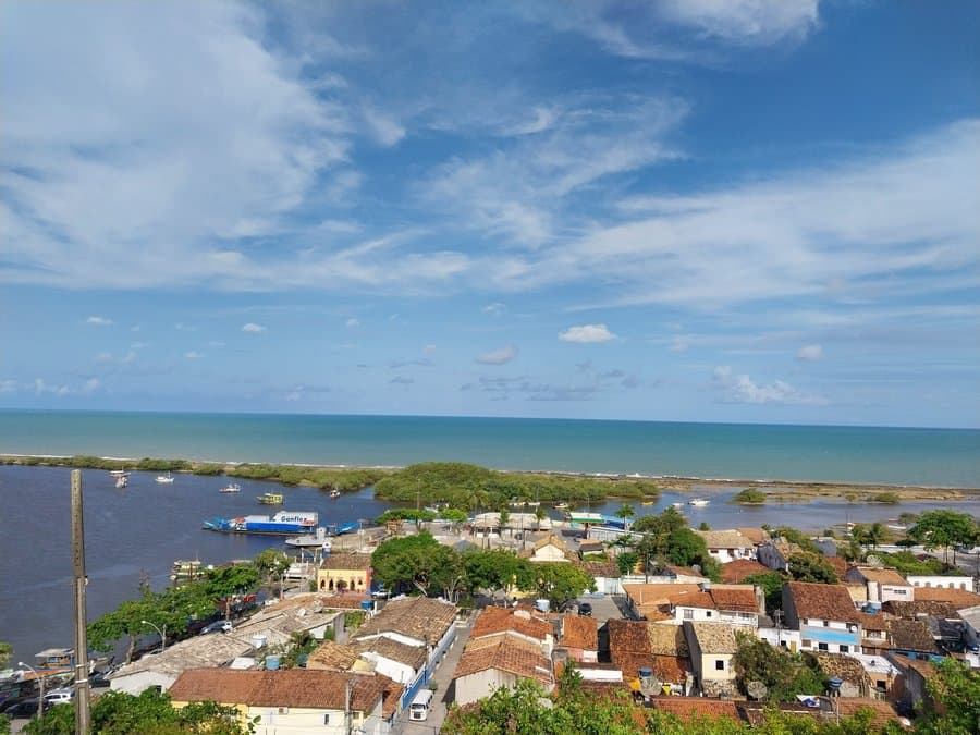 Vista da balsa e da orla de Santa Cruz Cabrália, Bahia