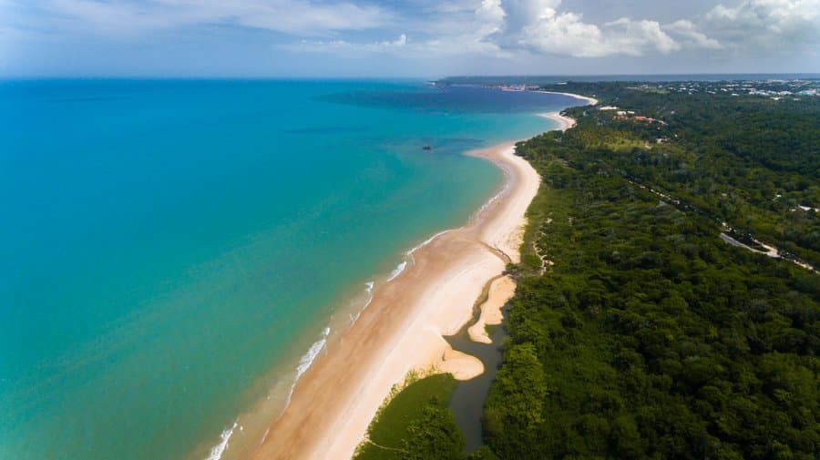 Vista aérea da Praia de Mundaí, em Porto Seguro